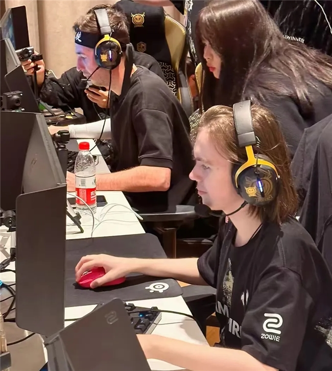 B8 、 mouz NXT 和 GamerLegion 收到了CCT第二季欧洲系列赛8季后赛的邀请