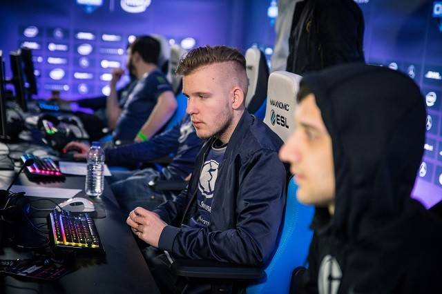 xQc 计划成立一支 CS2 战队，但认为市场过于饱和