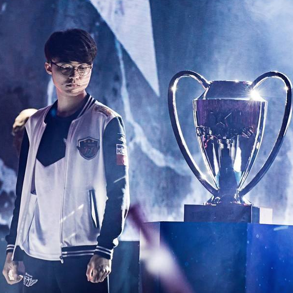 TES提前两轮成为2024LPL夏季赛第一支晋级登峰组的战队！