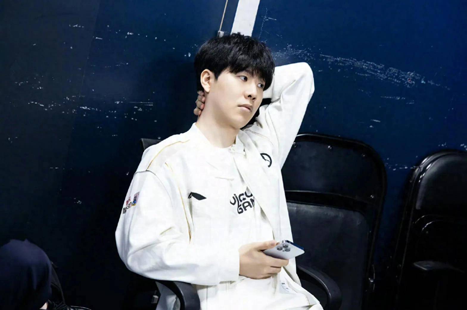 LPL转会资讯：冠军教练正式加盟，TES剑指S11