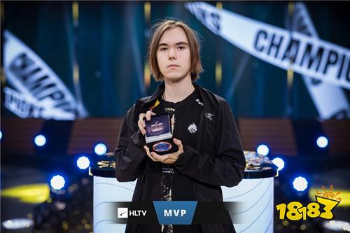 Peacemaker加入 Bad News Eagles 担任教练